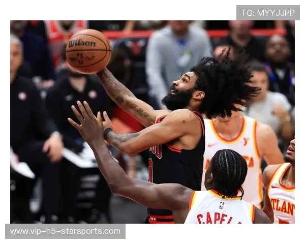 特雷·杨拉文上演空中对决，老鹰主场飘逸球风击穿公牛防线